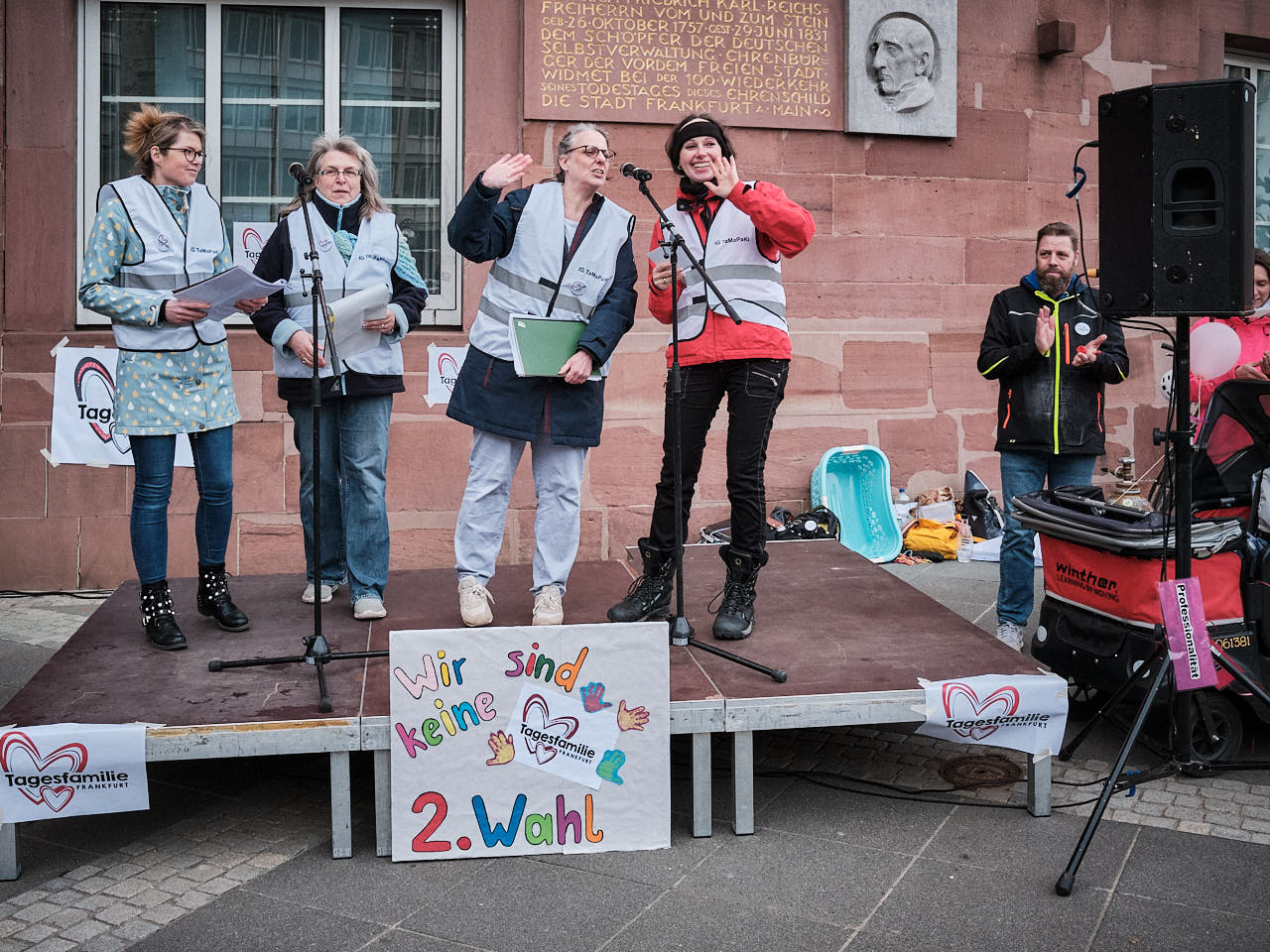 kinderbetreuung-frankfurt-villa-hammer-demo-zu-ende